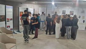 Ученици посетили изложбу