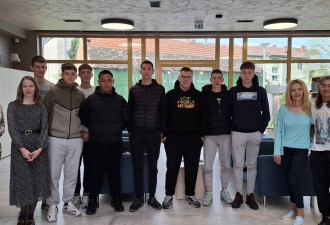 Гимназијалци у посети Библиотеци