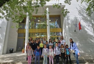 Ученици у посети Библиотеци